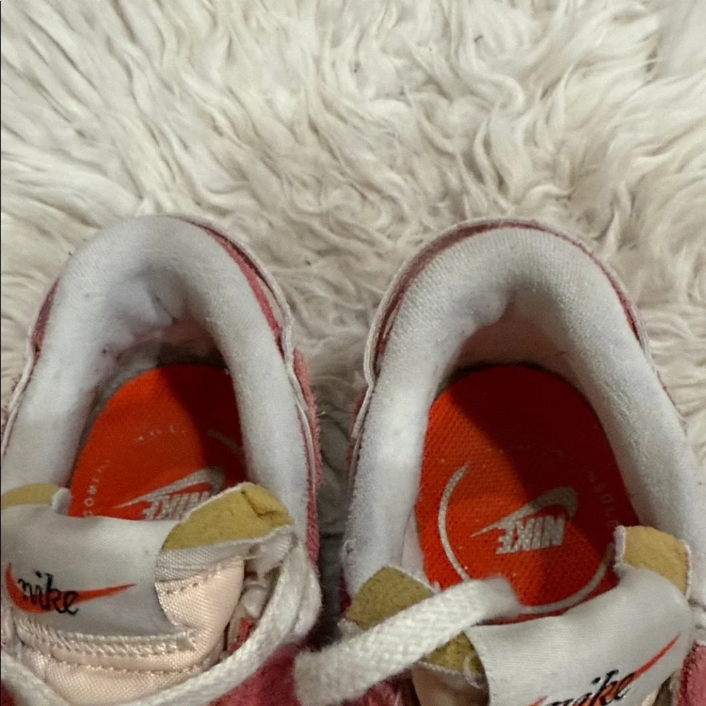 Nike Waffle Debut Vintage Womens 7 
Adobe Sail‎ Coconut Milk Gum Running
Shoes - Picture 7 of 9